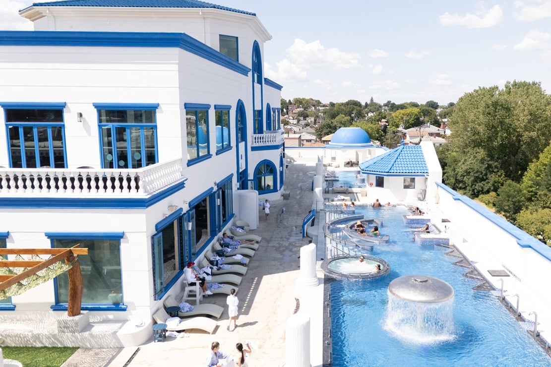 SpaCastleNY_outdoorpool2